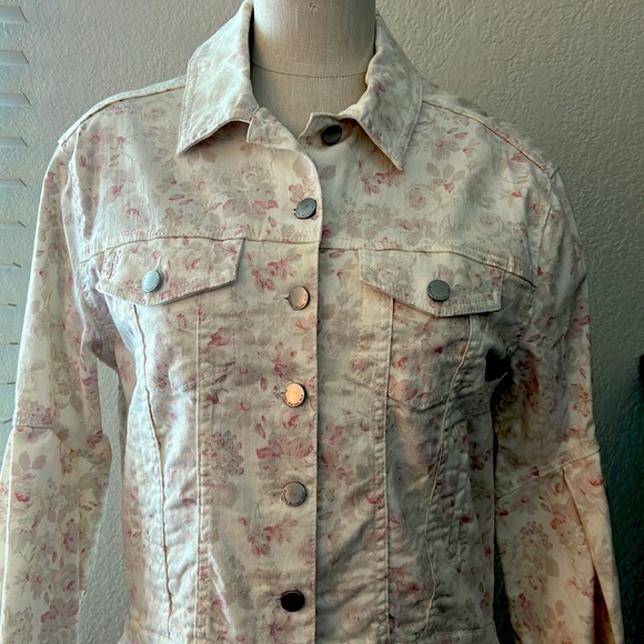 Like new jacket. It is a soft "jean jacket" style. The sleeves are 3/4 flared. - Picture 2 of 9